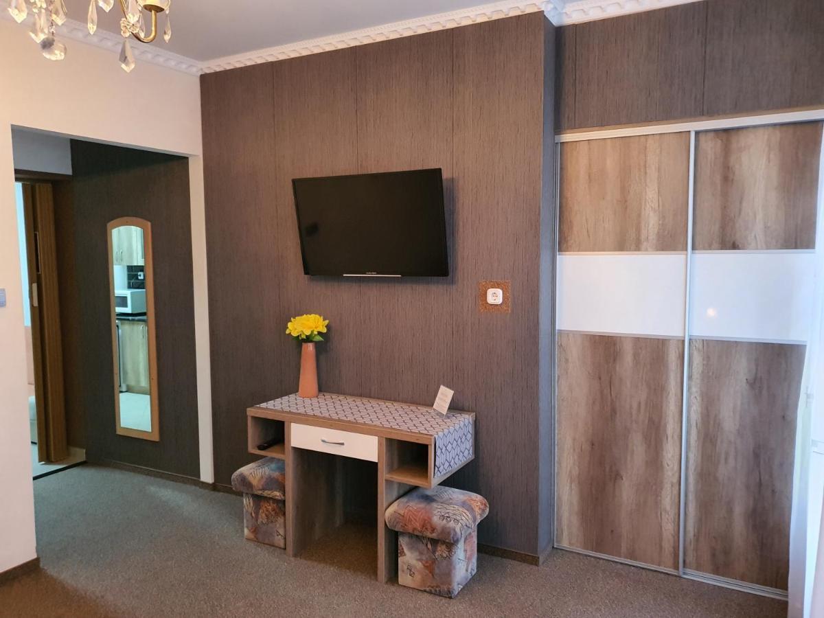 Szlavi Apartman Baja Exterior photo