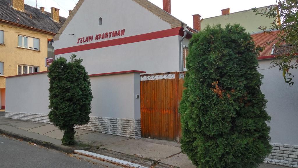 Szlavi Apartman Baja Exterior photo
