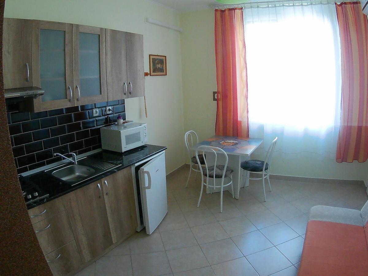 Szlavi Apartman Baja Exterior photo