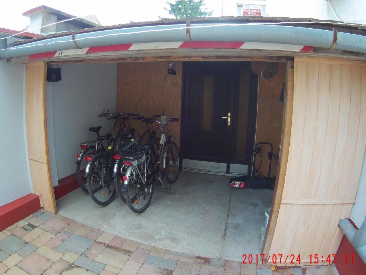 Szlavi Apartman Baja Exterior photo